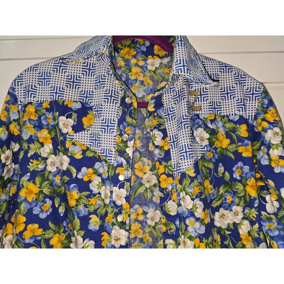 🌼 Vintage Handmade Floral Button Down – Western Style - Picture 4 of 15